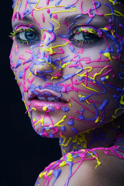 Woman in colourful paint — Stock Photo, Image