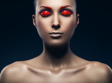 Kırmızı kaptırdın kadınla