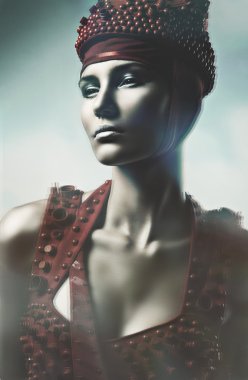 Kırmızı şapkalı kadın.