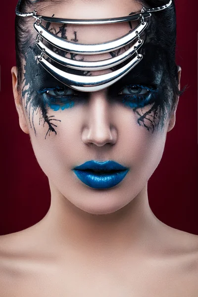 Frau mit blauem Make-up — Stockfoto