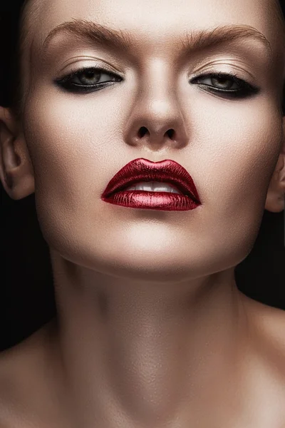 Woman with red lips — Stock Photo, Image