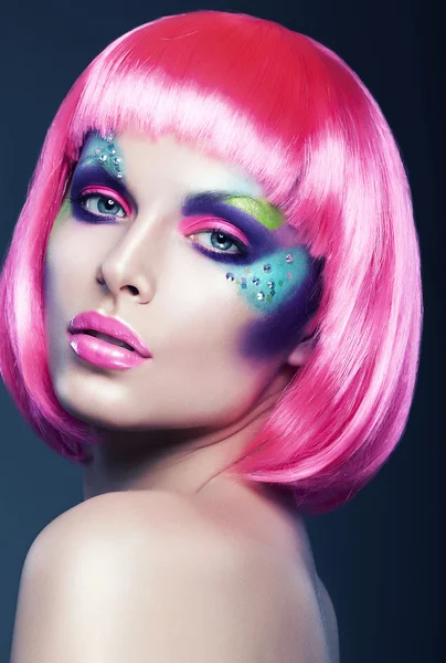 Sexy kobieta w różowych peruk — Zdjęcie stockowe