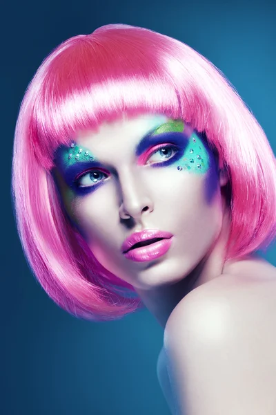 Woman in pink wig — Stock Photo, Image