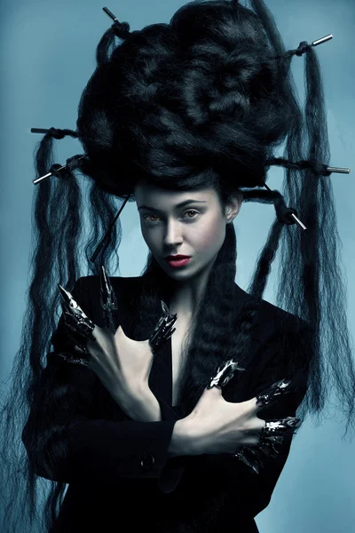 Frau mit Haarsträhnen — Stockfoto