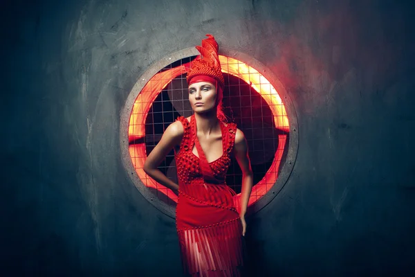 Жінка в червоному — стокове фото