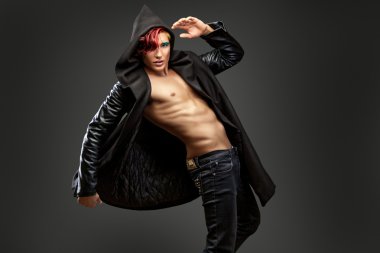 adam bir Hood