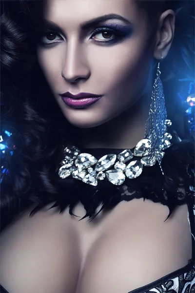 Diva in accessory of diamonds — Stock Photo, Image