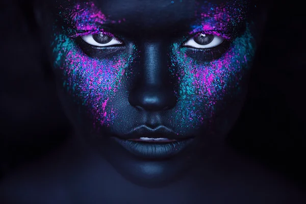 Girl in black paint — Stock Photo, Image