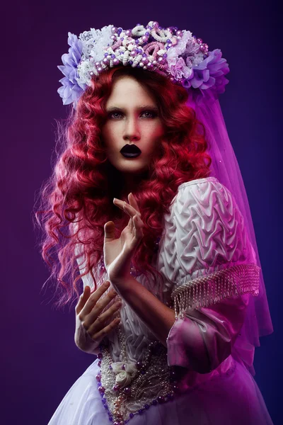 Mujer en vestido antiguo — Foto de Stock