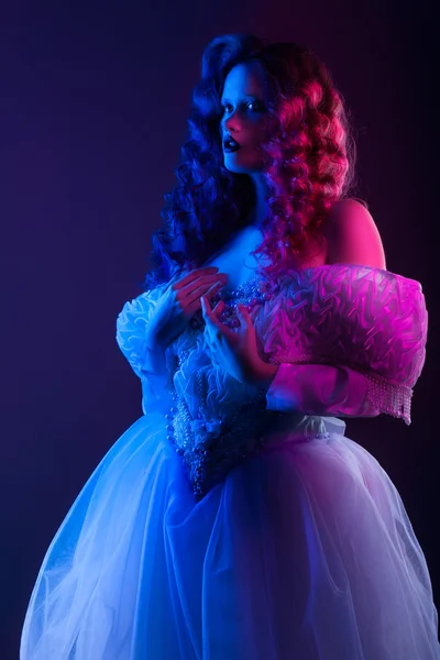 Mujer en vestido antiguo —  Fotos de Stock