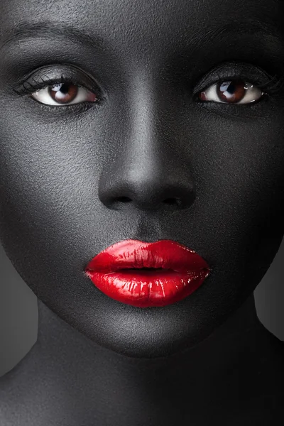 Mujer de piel oscura — Foto de Stock