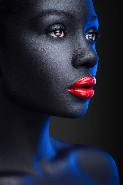 Kobieta z błyszczące czerwone usta — Zdjęcie stockowe