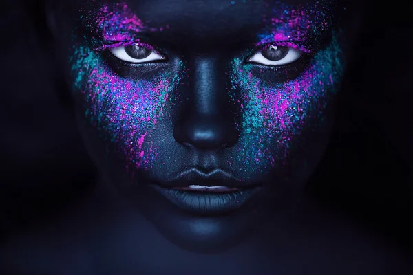 Girl in black paint — Stock Photo, Image