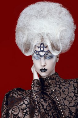 Güzel bir kadının portresi