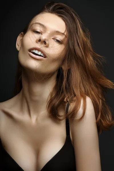 Kobieta z rozczochrane włosy — Zdjęcie stockowe