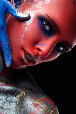 yaratıcı makyajlı kız