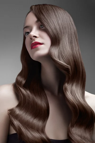 Mulher com cabelo brilhante — Fotografia de Stock