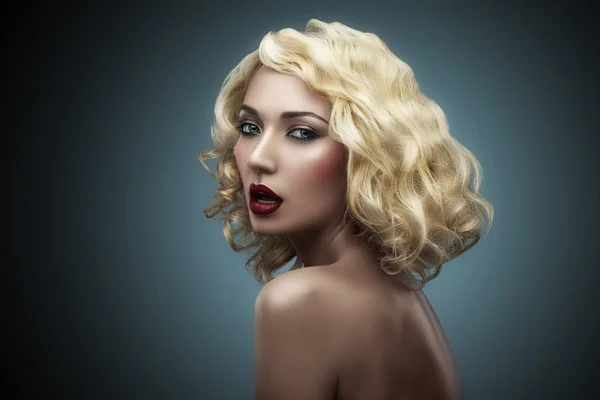 Beauty blonde schouder — Stockfoto
