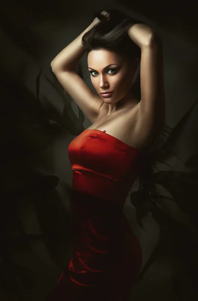 Mujer en vestido rojo — Foto de Stock