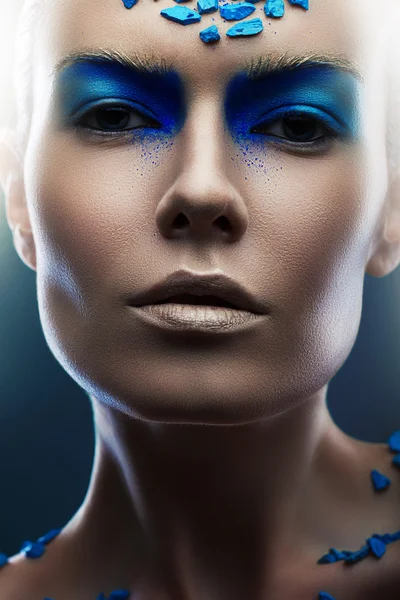Γυναίκα με μπλε μακιγιάζ — Φωτογραφία Αρχείου
