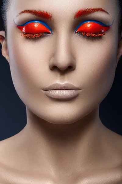 Woman with red ink for eyelids — Stock Photo, Image