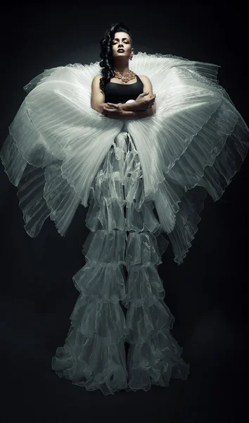 Mulher de vestido branco — Fotografia de Stock