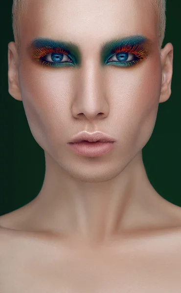 Menino com uma maquiagem colorida — Fotografia de Stock
