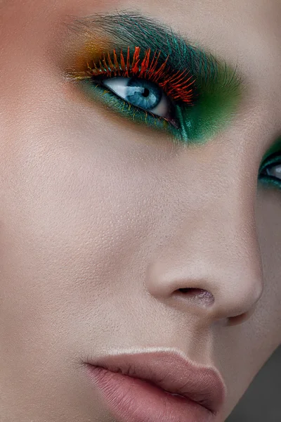 Faccia con trucco colorato — Foto Stock