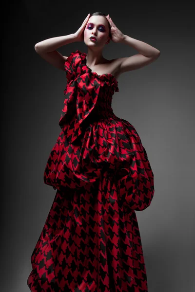 Menina em um vestido vermelho — Fotografia de Stock