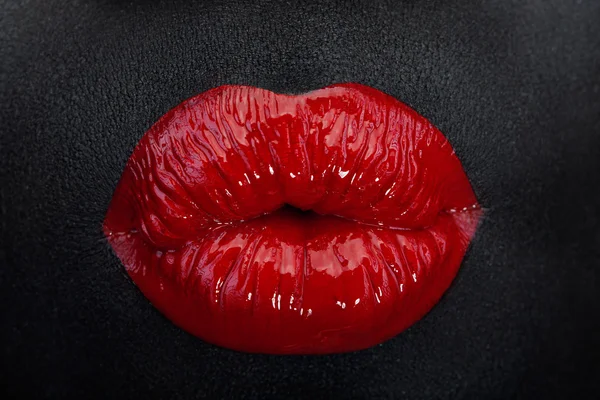 Rojo labios beso — Foto de Stock