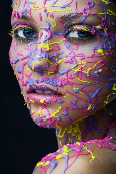 Woman in colourful paint — Stock Photo, Image