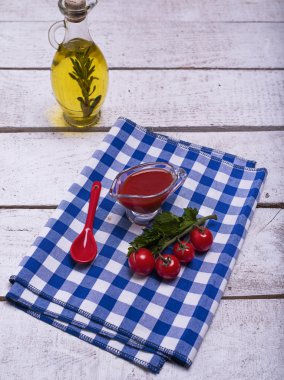 Taze vişneli domates.