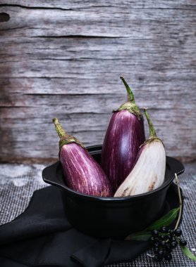 Antika arka plan üzerinde patlıcan