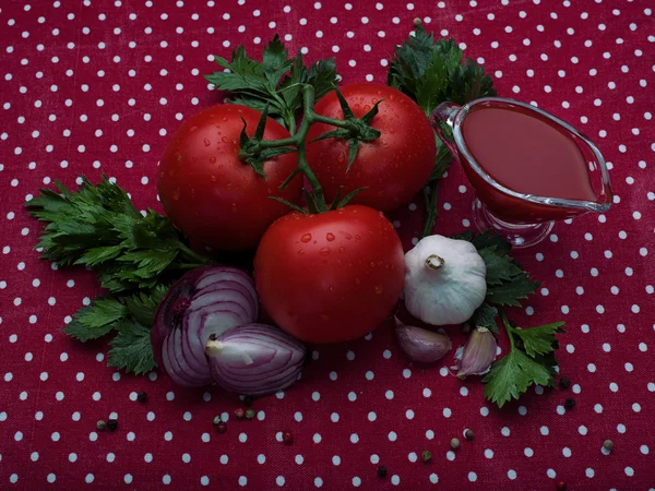 Tomat dengan tetes air — Stok Foto