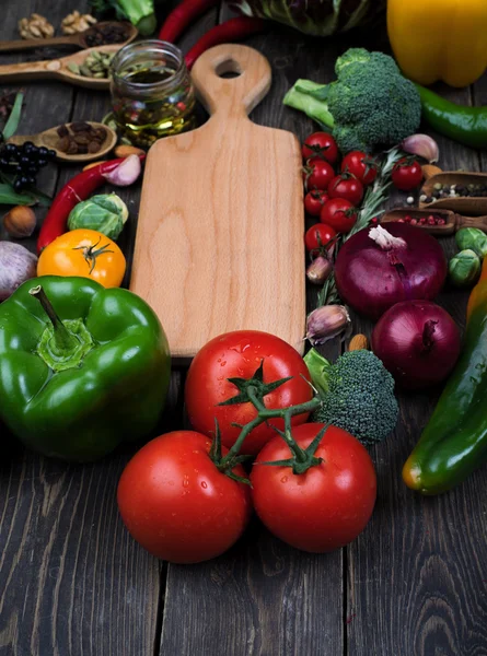 Fresh vegetables and spices — Stock Photo, Image