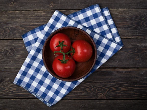 Tomaten met waterdruppels — Stockfoto