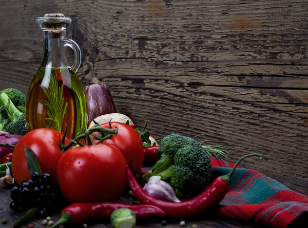 Olivolja och grönsaker — Stockfoto