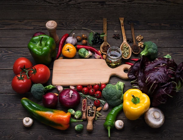 Fresh vegetables and spices — Stock Photo, Image