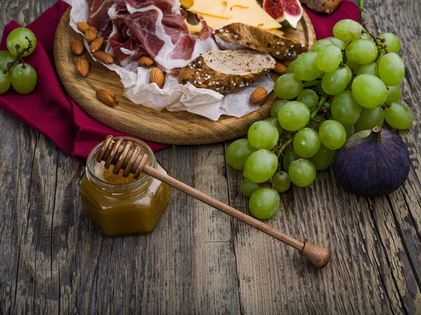 Weinvorspeisen eingestellt — Stockfoto