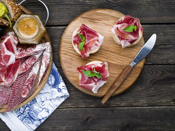 Sandwiches with ham and herbs — Stock Photo, Image