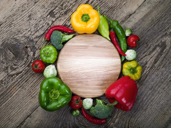 Brócolos crus, tomates, pimentos — Fotografia de Stock