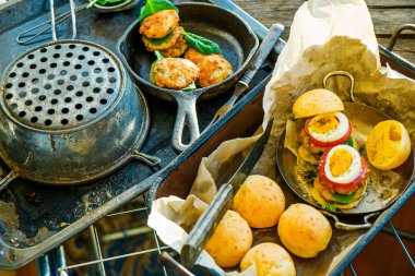 tavada kızarmış pirzola