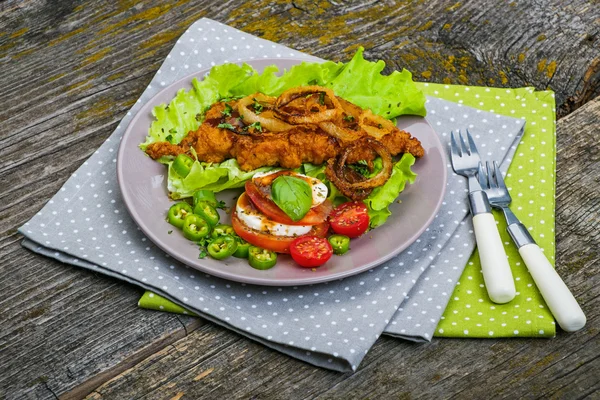 Pollo frito y verduras —  Fotos de Stock