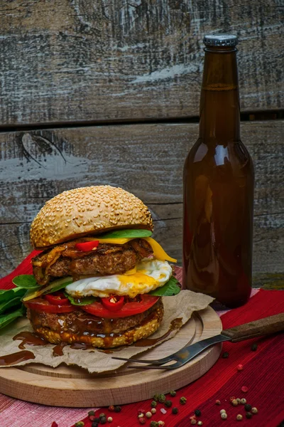 Hamburguesa con verduras y especias —  Fotos de Stock