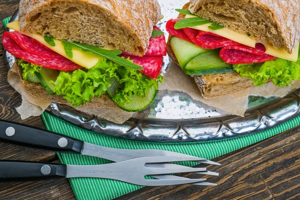 Läckra smörgåsar med grönsaker — Stockfoto