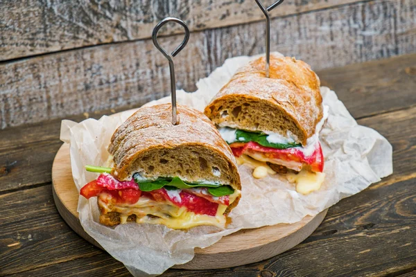 Leckere Sandwiches mit Gemüse — Stockfoto