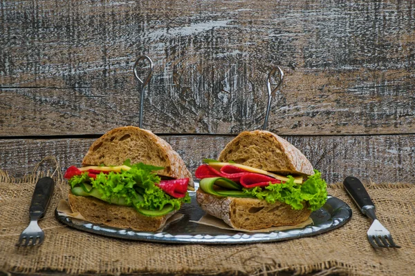 Sabrosos sándwiches con verduras —  Fotos de Stock