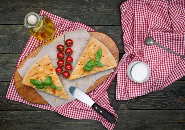 Huisgemaakte gebak pie met kaas — Stockfoto