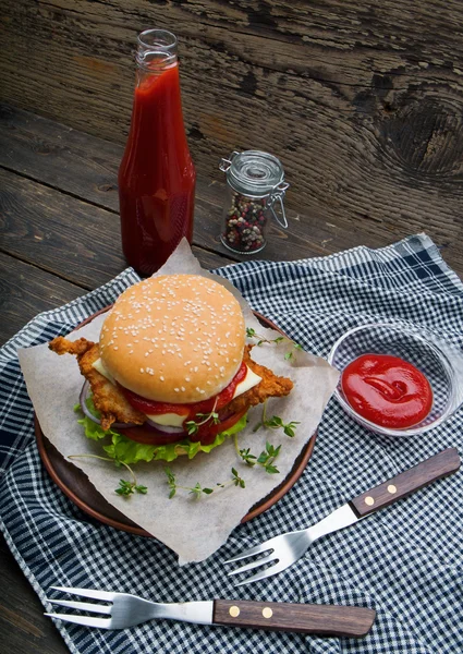 Knuspriger Nugget-Burger — Stockfoto