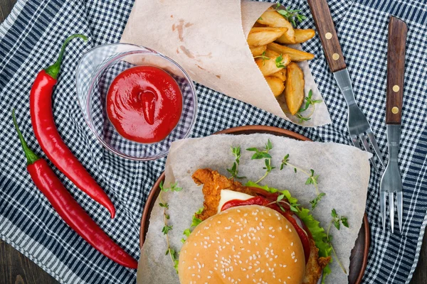 Knuspriger Nugget-Burger — Stockfoto